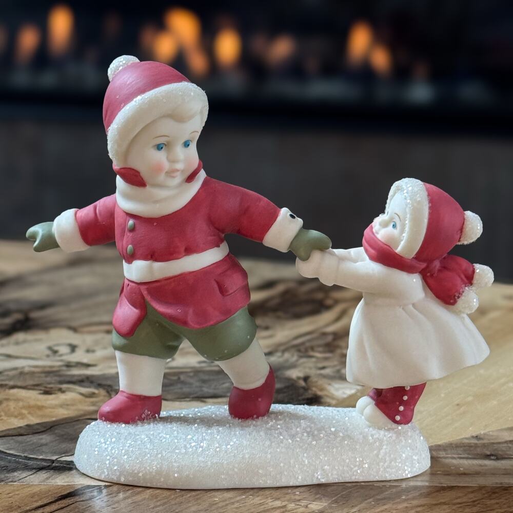 2002 Department 56 "Take My Hand" Simple Traditions Holly Lane Figurine, Holiday - Picture 9 of 14